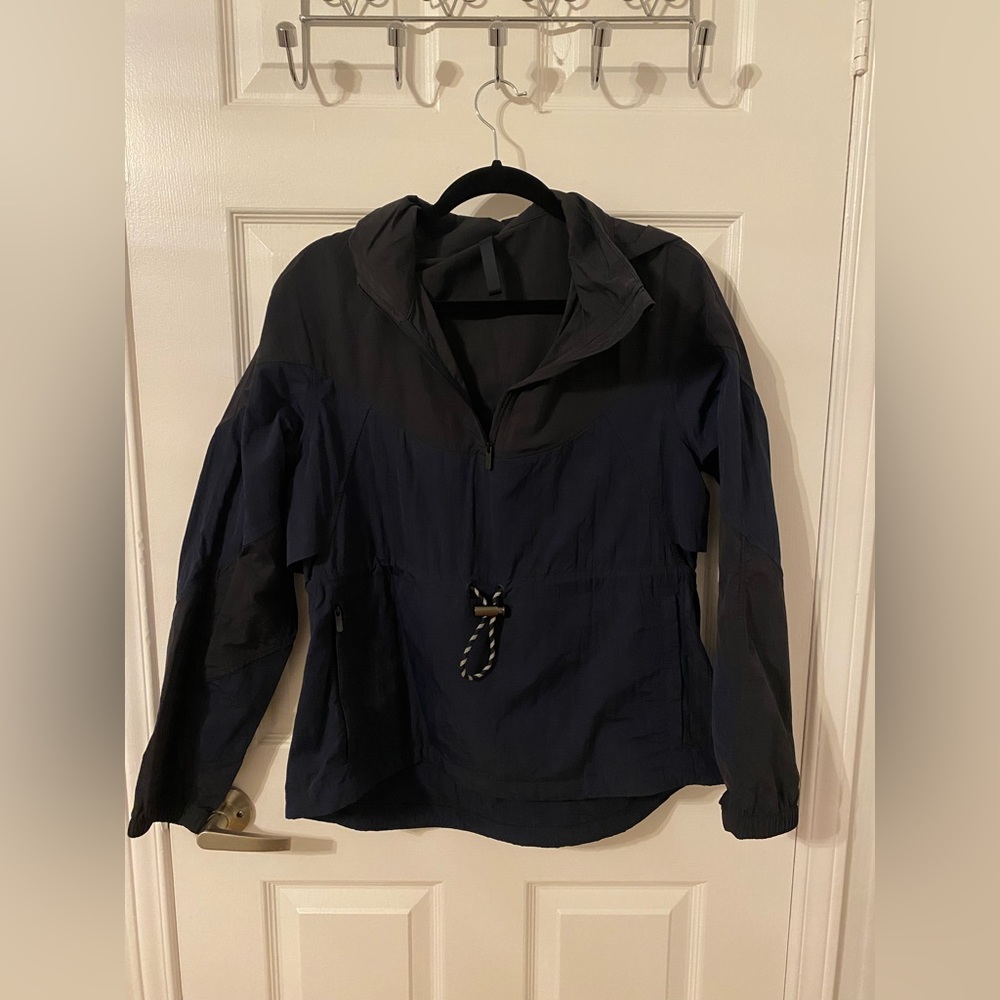 Lululemon Running Windbreaker - water repellent - size medium